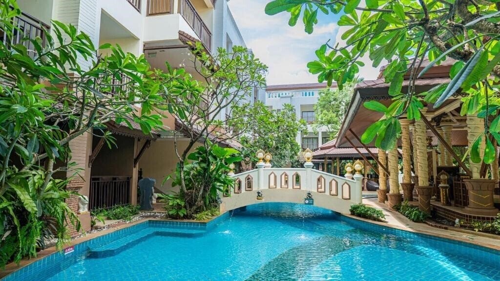 Отель Quality Resort And Spa Patong Beach Phuket 4*