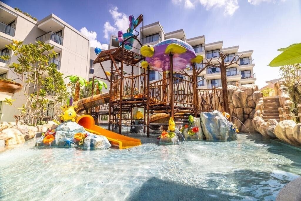 Фото Phuket Emerald Beach Resort 5*