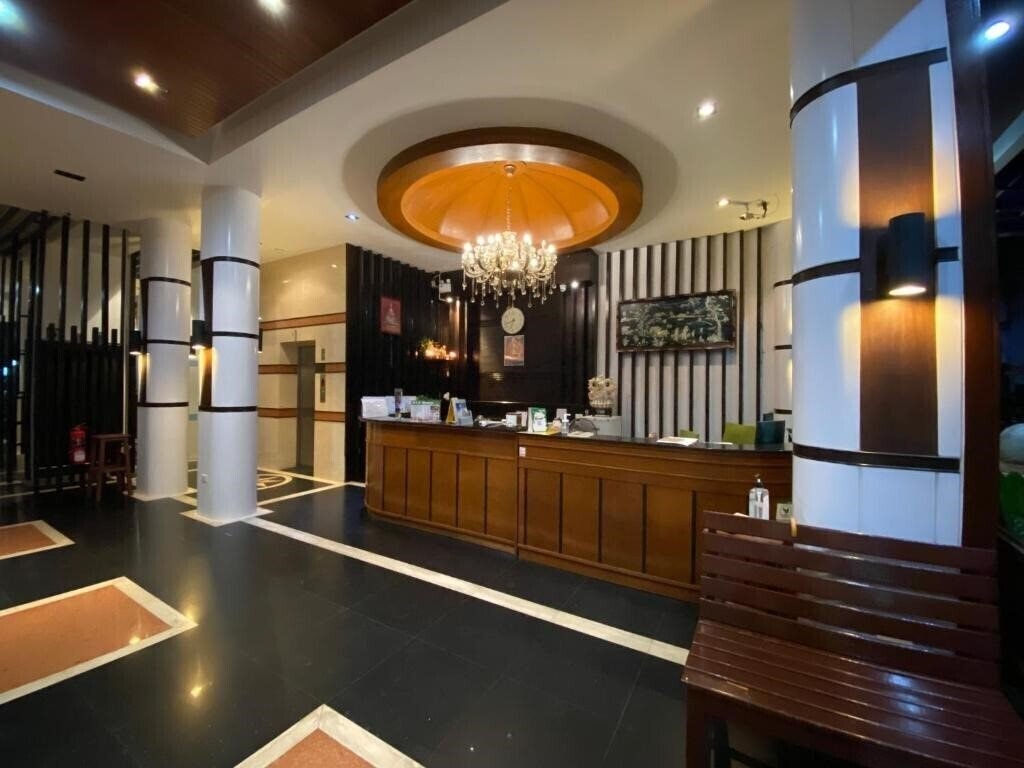 77 Patong Hotel & Spa 3* суреті