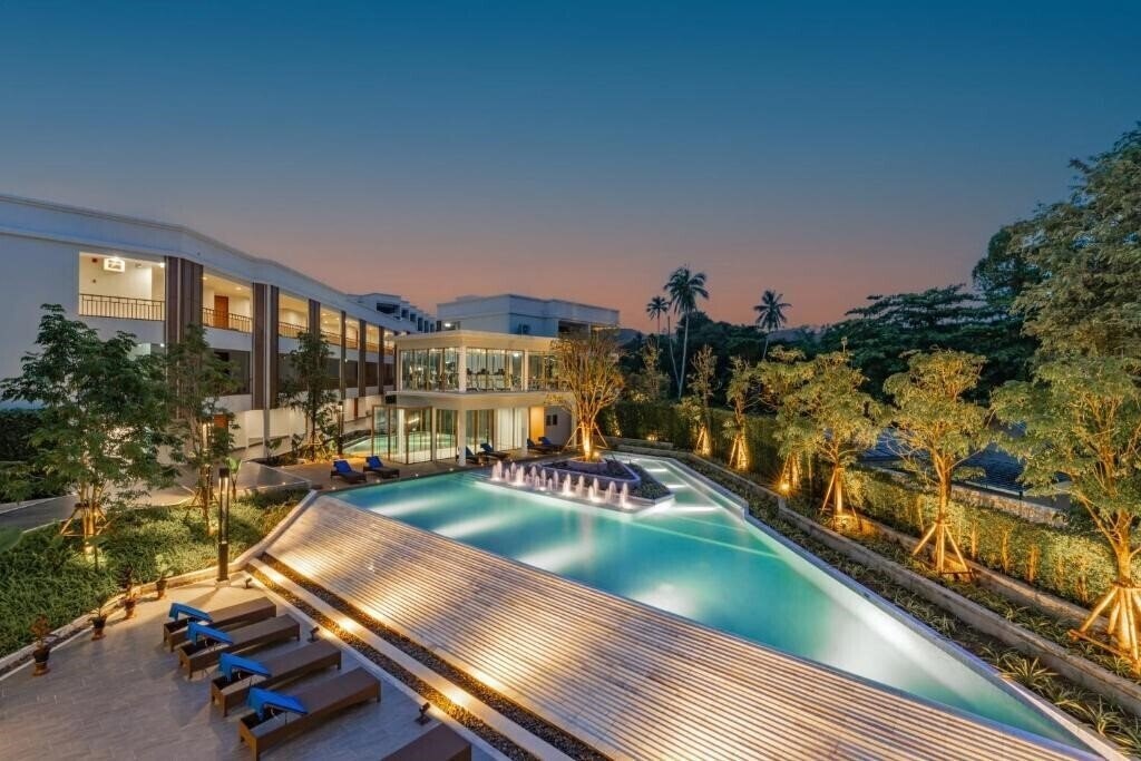 Отель Bella Nara Phuket Naiyang Beach 5*