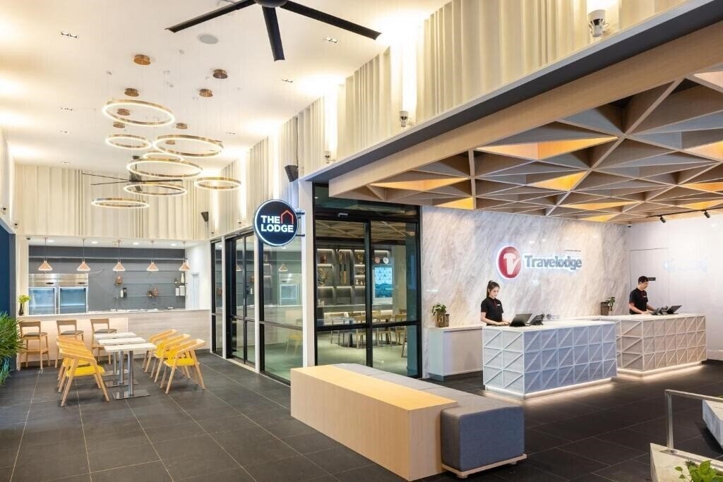 Travelodge Phuket Town **** 4* суреті