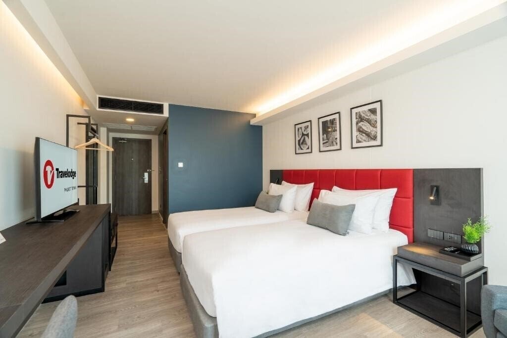 Travelodge Phuket Town **** 4* суреті