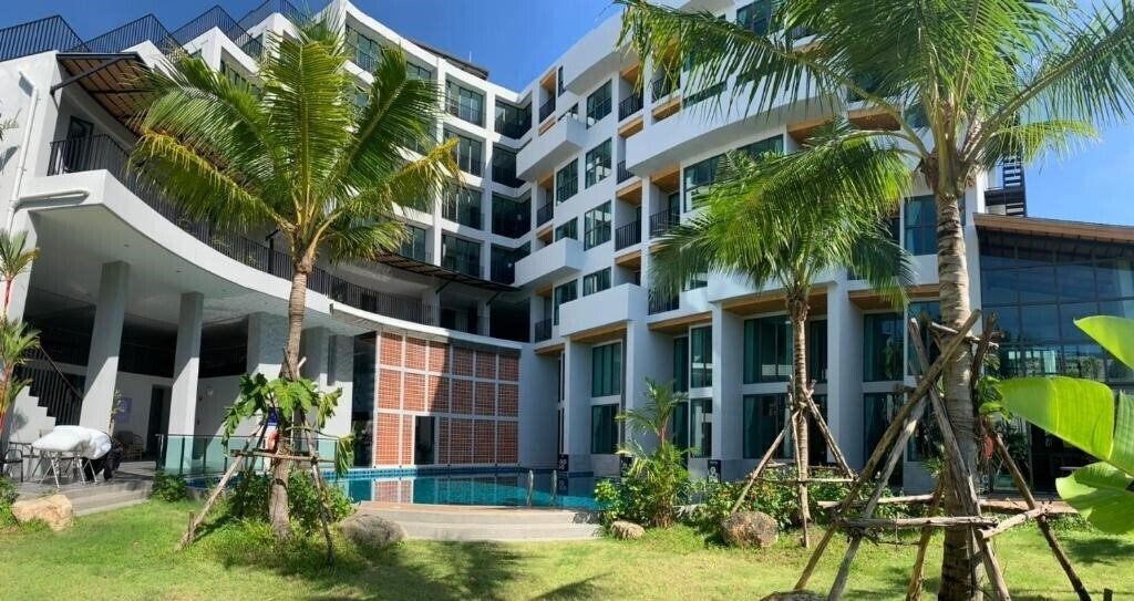 Отель Atom Phuket Hotel 3*
