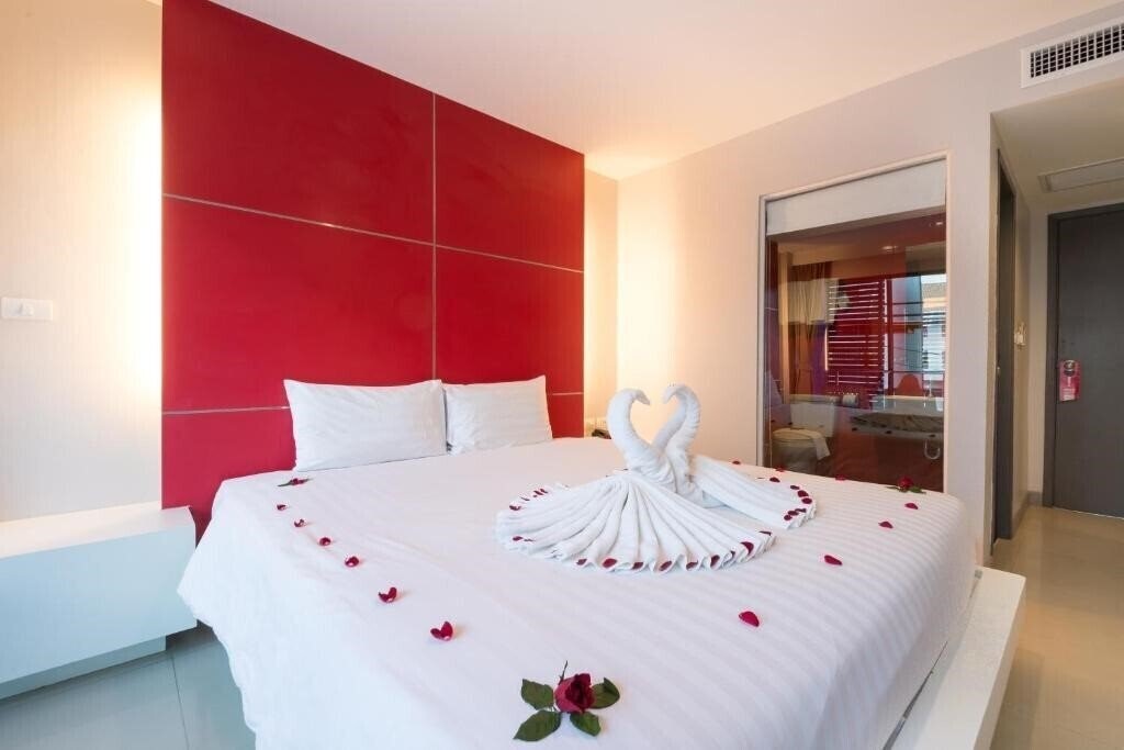 Alfresko Phuket Hotel 3* суреті