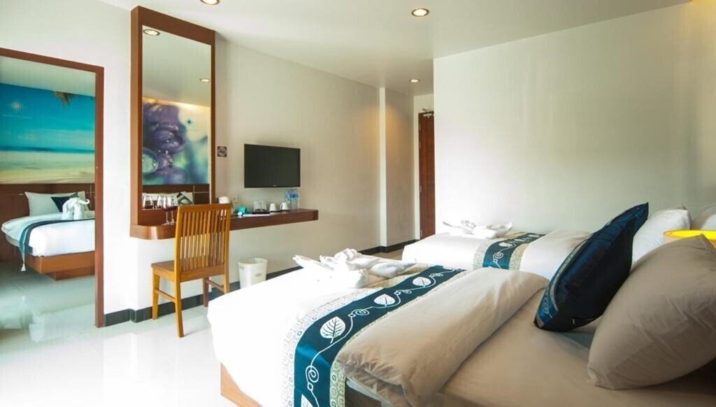 Фото The Crystal Beach Hotel 3*