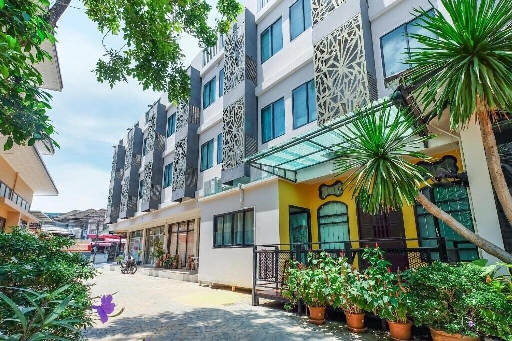 Отель The Little Nest Phuket Hotel 1*