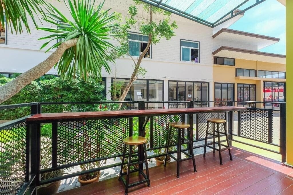 The Little Nest Phuket Hotel 1* суреті