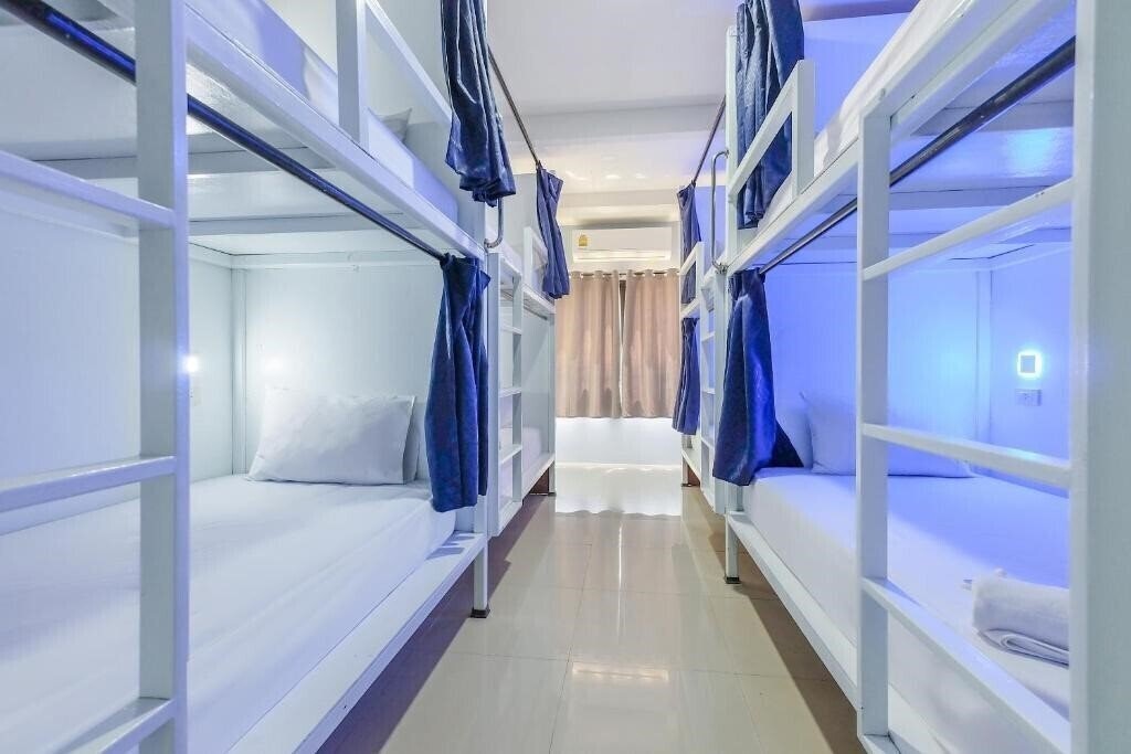 The Little Nest Phuket Hotel 1* суреті