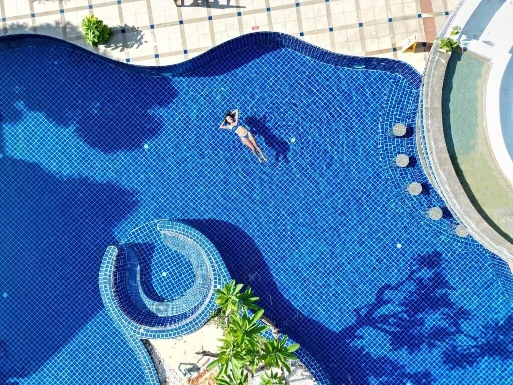 Отель Phuket Leelavadee Hua Ting Resort 3*