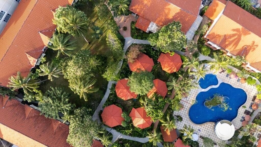 Картинка Phuket Leelavadee Hua Ting Resort 3*