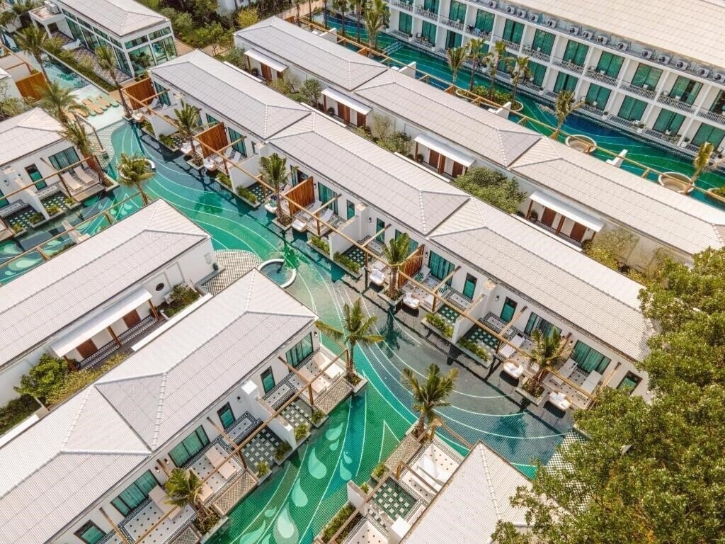 Отель Sugar Marina Resort Lagoon Villas Naiyangbeach 4*