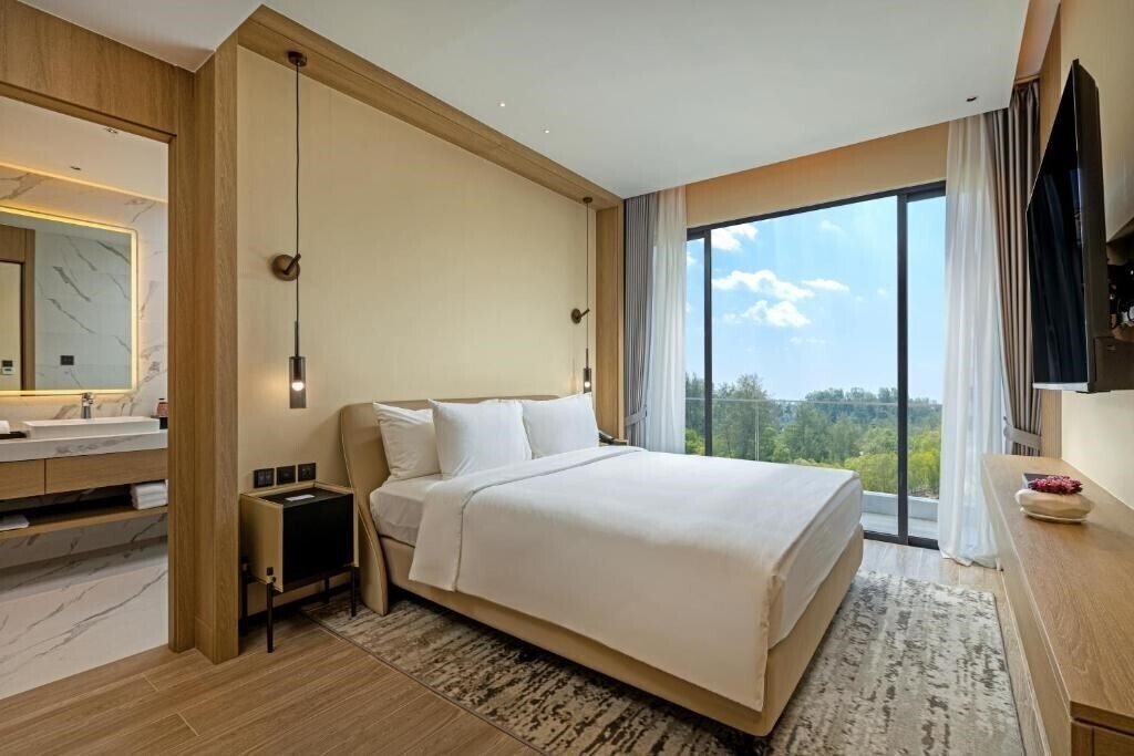 Фото Laya Resort Phuket Island (ex. Wanda Vista Resort) 5*