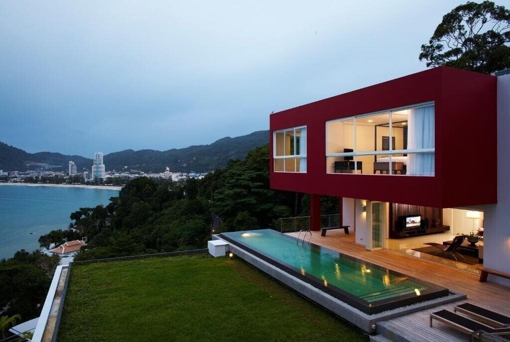 Отель Jirana Hotel Patong 5*