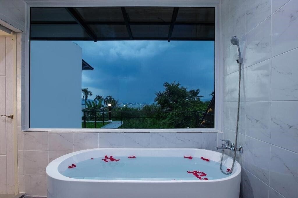 Фото Andaman Seafront Villa 5*