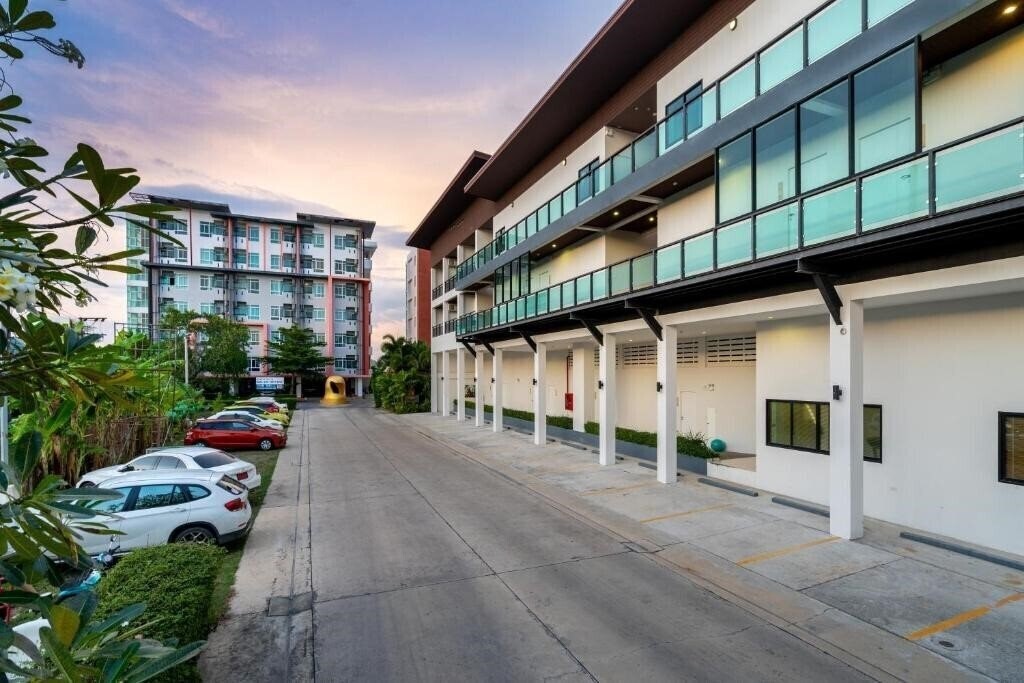 The Thames Pool Access Resort 4* суреті