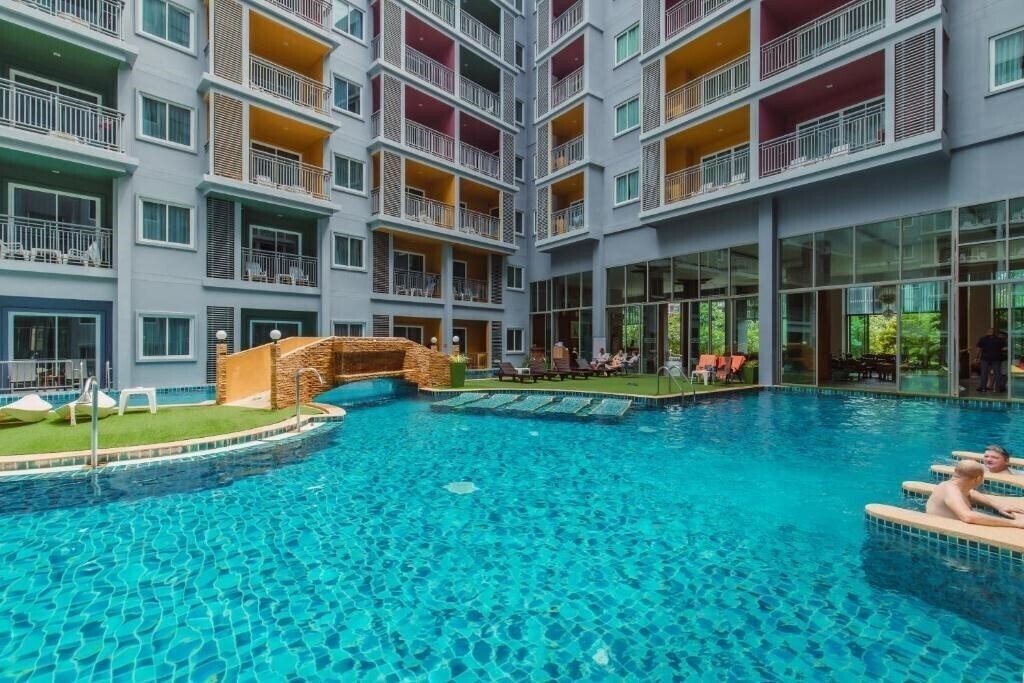 Фото Elite Suites Hotel Patong 4*