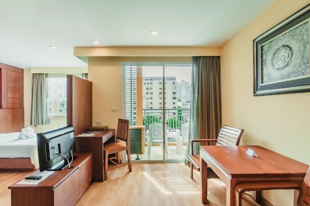 Фото Elite Suites Hotel Patong (ex. Bauman Residence ) 4*