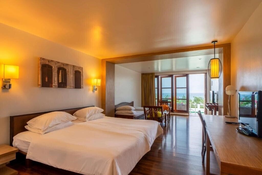 Фото Best Western Phuket Ocean Resort 3*