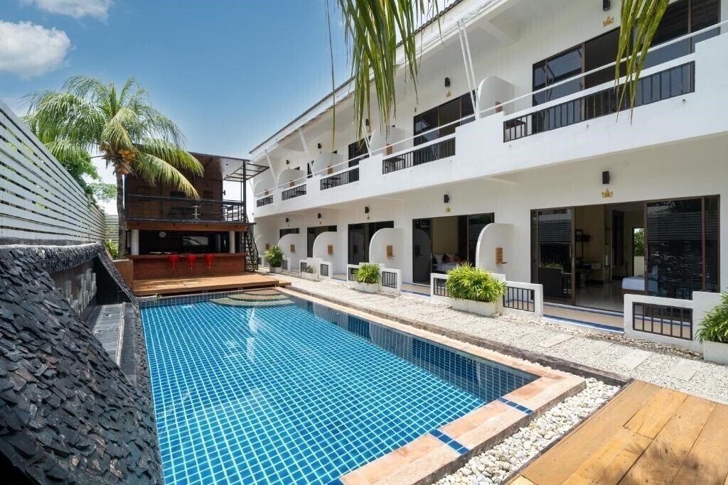 Отель JR Siam Kata Resort 3*