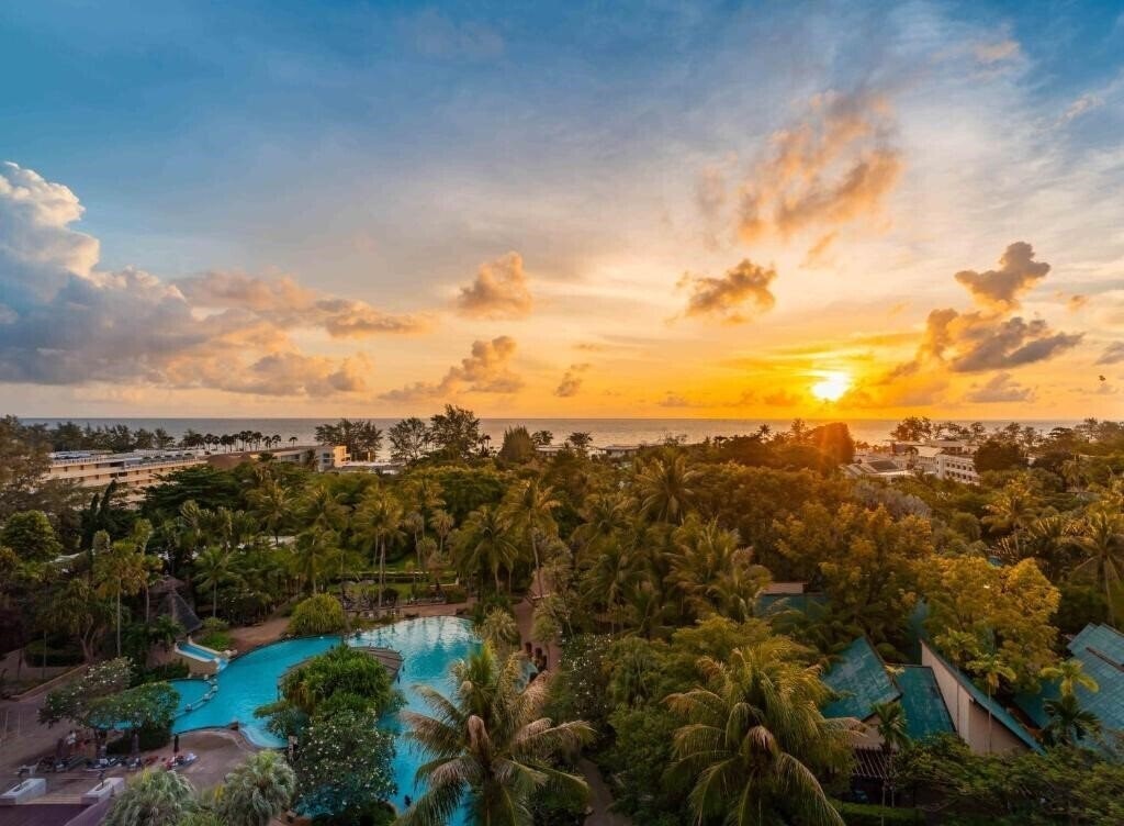 Отель Movenpick Villas & Spa Karon Beach Phuket 5*