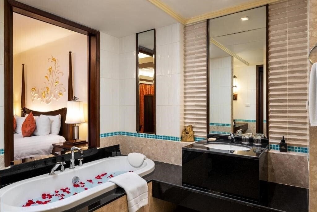 Фотография Patong Paragon 4*