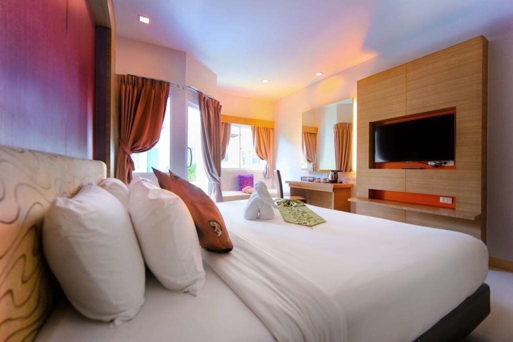 Andatel Grande Patong Phuket 3* суреті