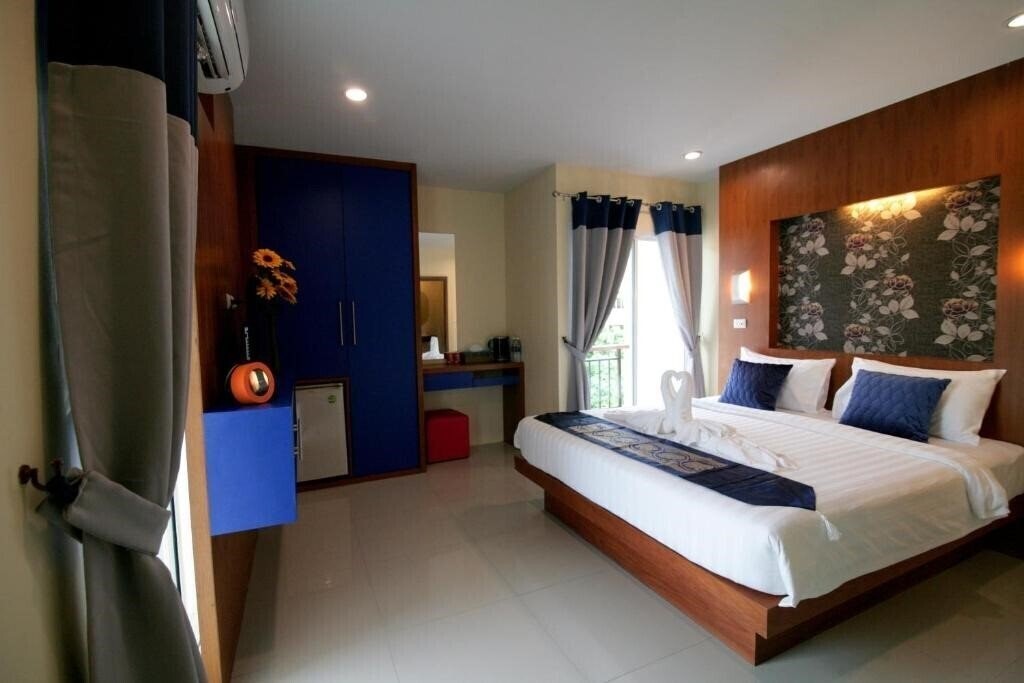 Отель Calypso Patong 3*