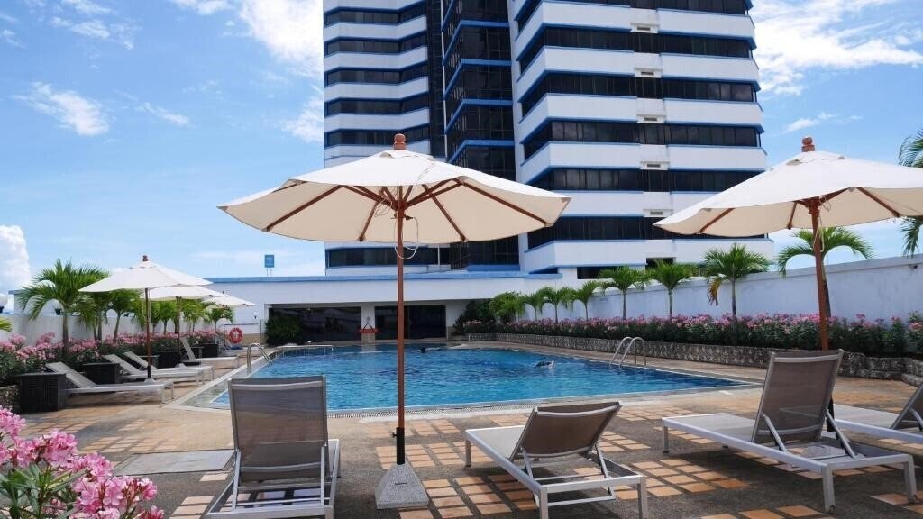 Royal Phuket City Hotel 4* суреті