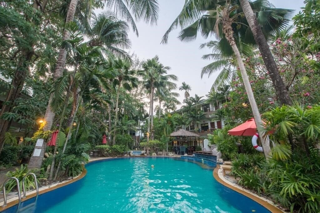 Отель The Viridian Resort Patong 3*