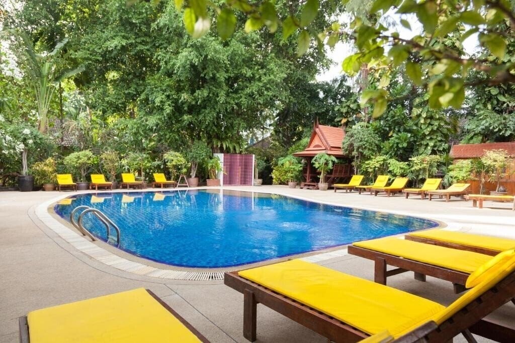 Отель Tropica Bungalow Hotel 3*