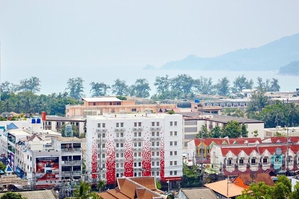 Отель Red Planet Patong 3*