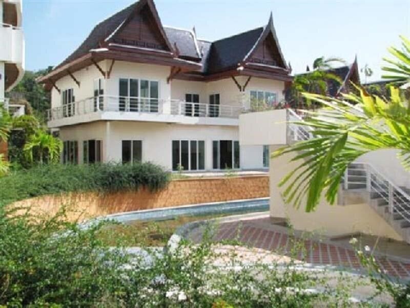 Отель Karon Sovereign All Suite Resort 4*