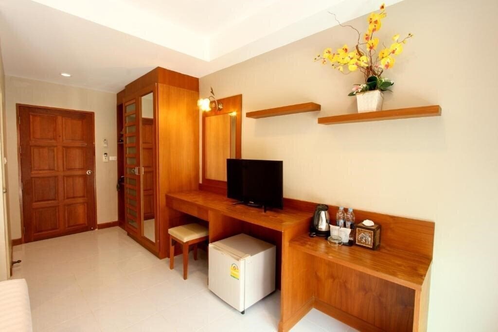 Good Nice Hotel Patong 2* суреті