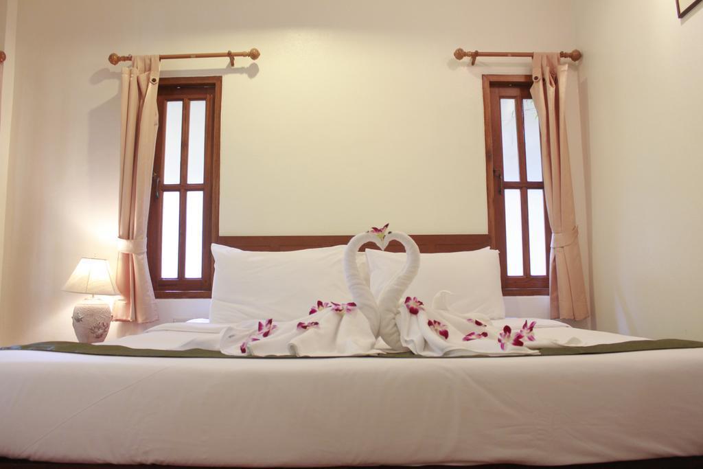 Bangtao Village Resort 3* суреті