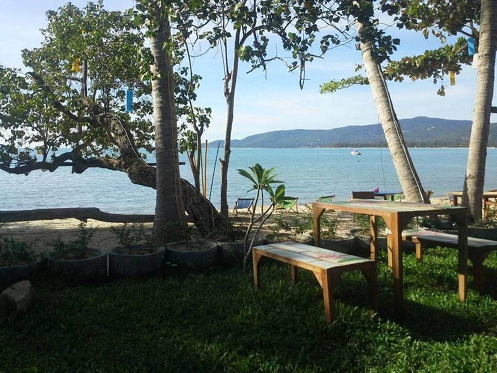 Think & Retro Cafe Lipa Noi Samui 3* суреті