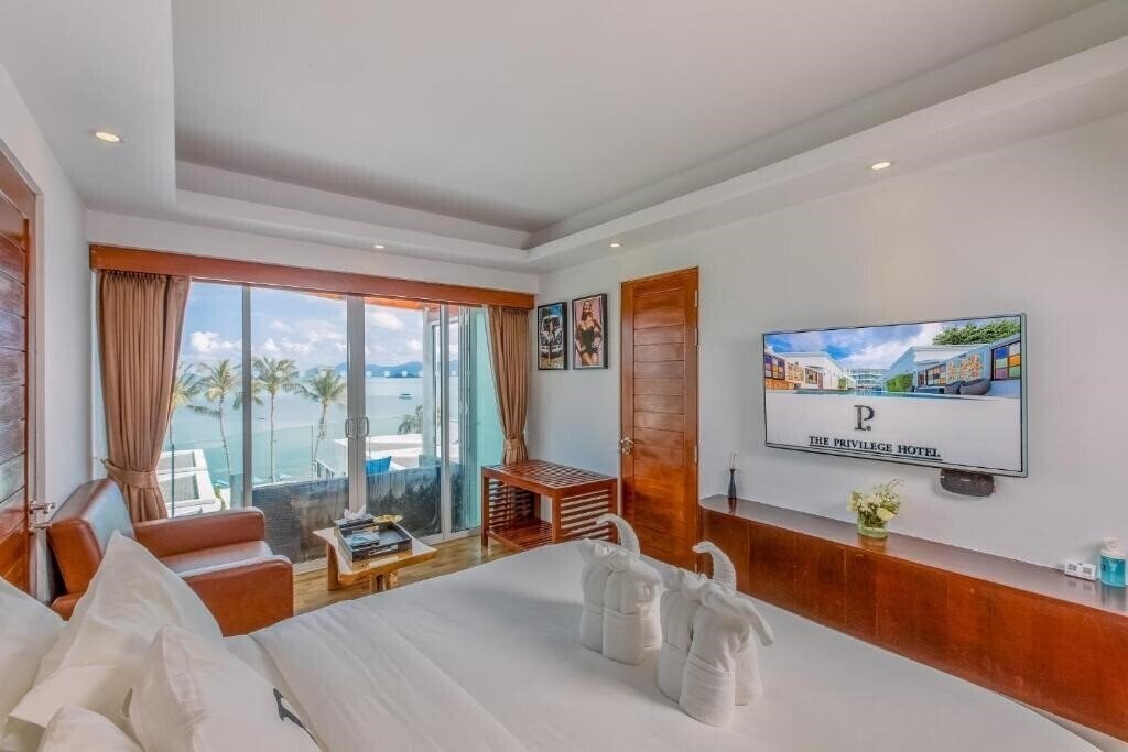 The Privilege Hotel Ezra Beach Club 4* суреті