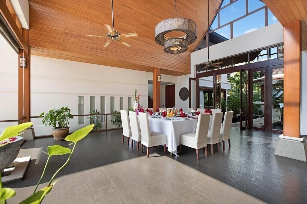 Dhevatara Cove 5* суреті