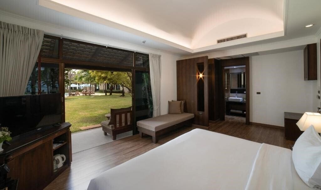 Фото Celes Beachfront Resort 4*