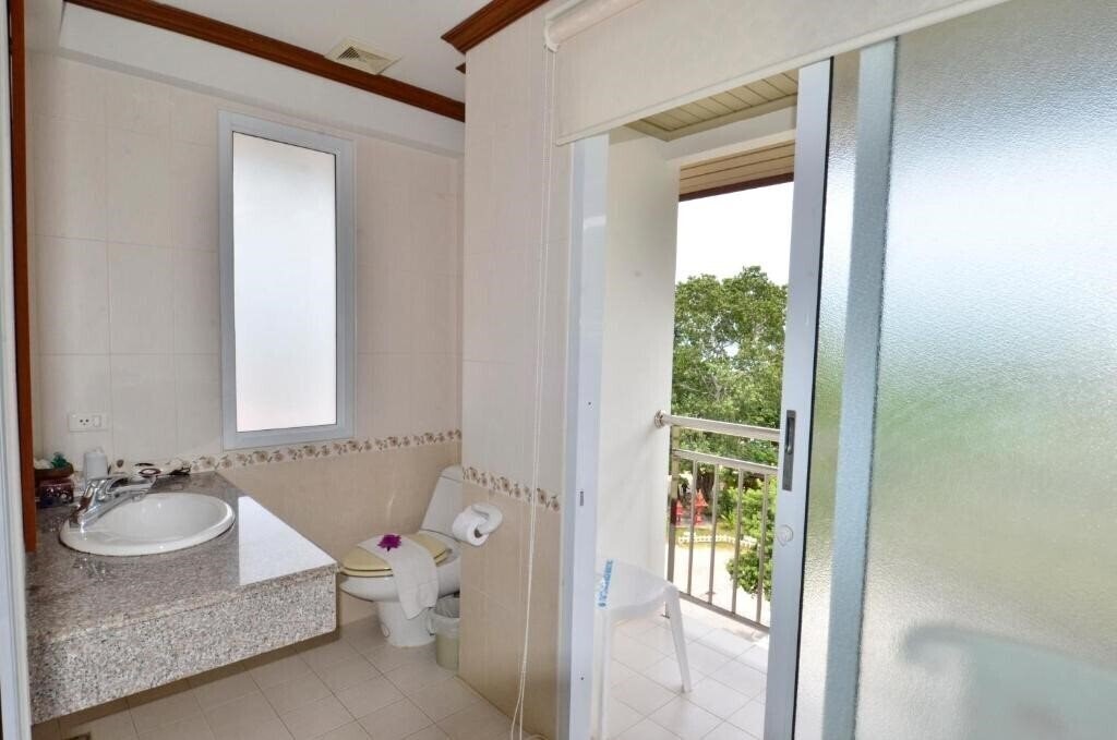 First Bungalow 3* суреті