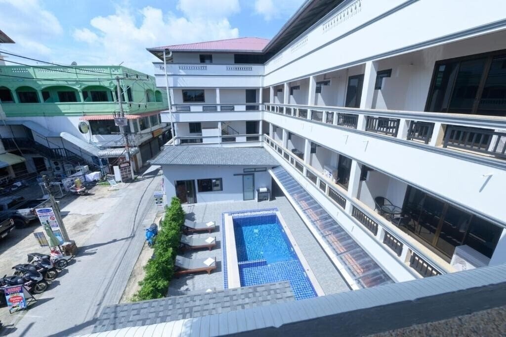 Отель Coconut Grove 2*