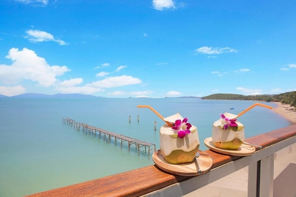 Отель Enjoy Beach Hotel & Restaurant 3*