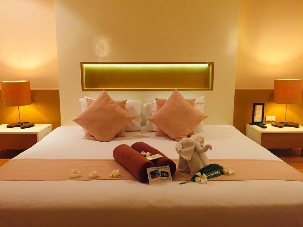 Фотография Iyara Beach Hotel & Plaza 3*