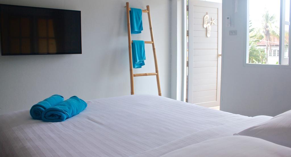 Фотография Beach House 3*