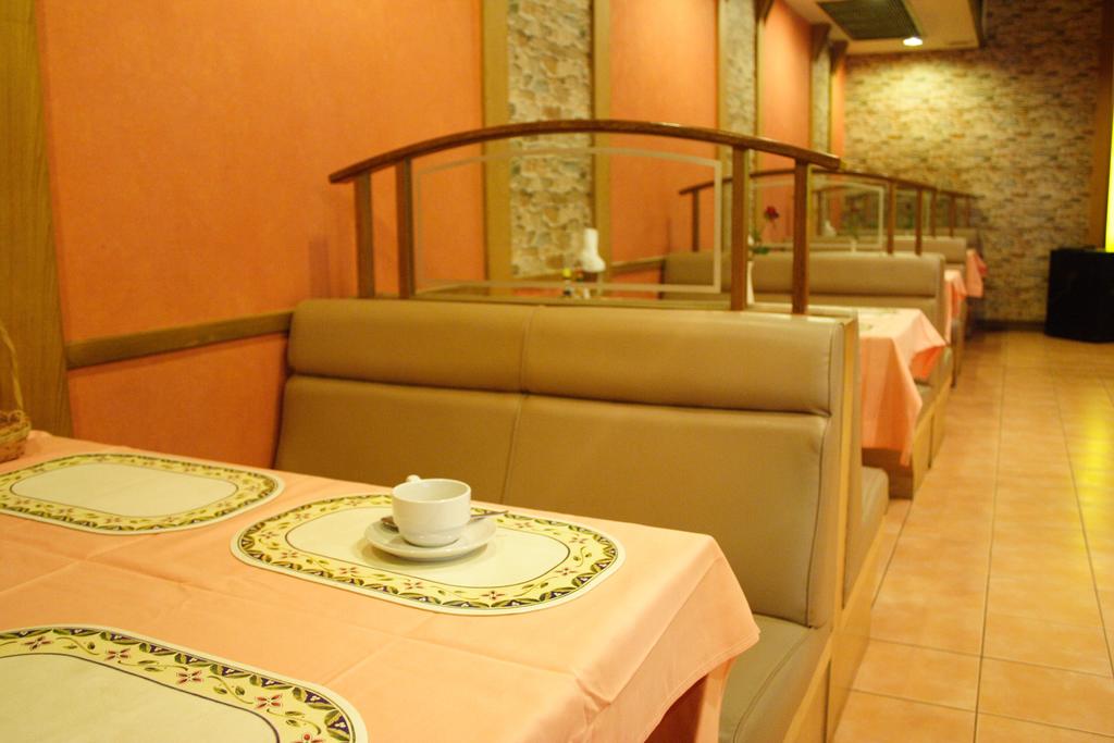 Отель Palm Garden Hotel 3*