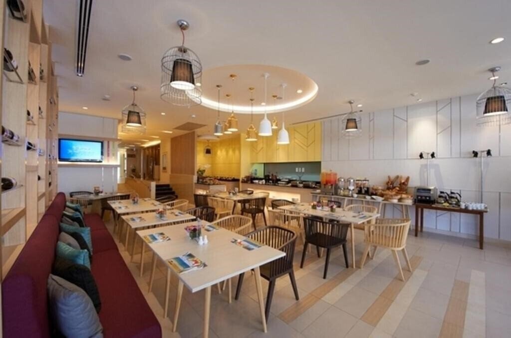 Pattaya Sea View 4* суреті