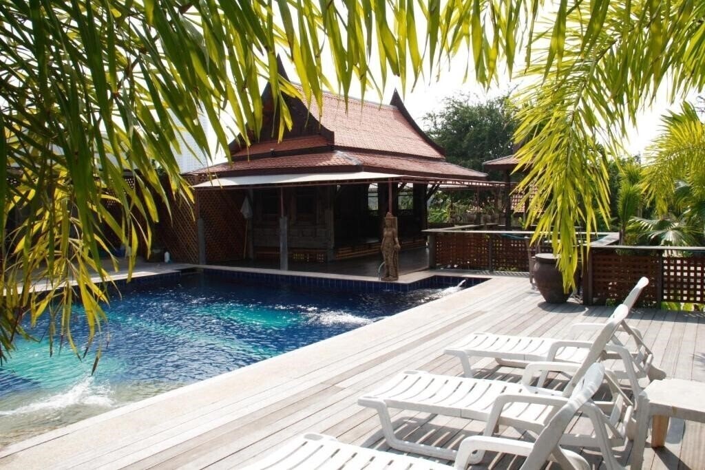 Отель Inrawadee Resort 3*