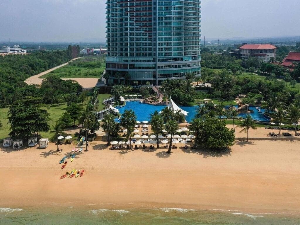 Отель Movenpick Siam Hotel Pattaya 5*