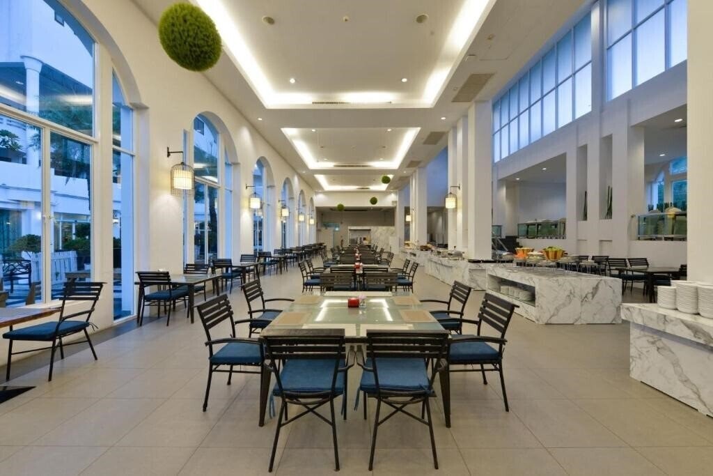 D Varee Jomtien Beach Pattaya (ex. Furama Jomtien Beach) 4* суреті