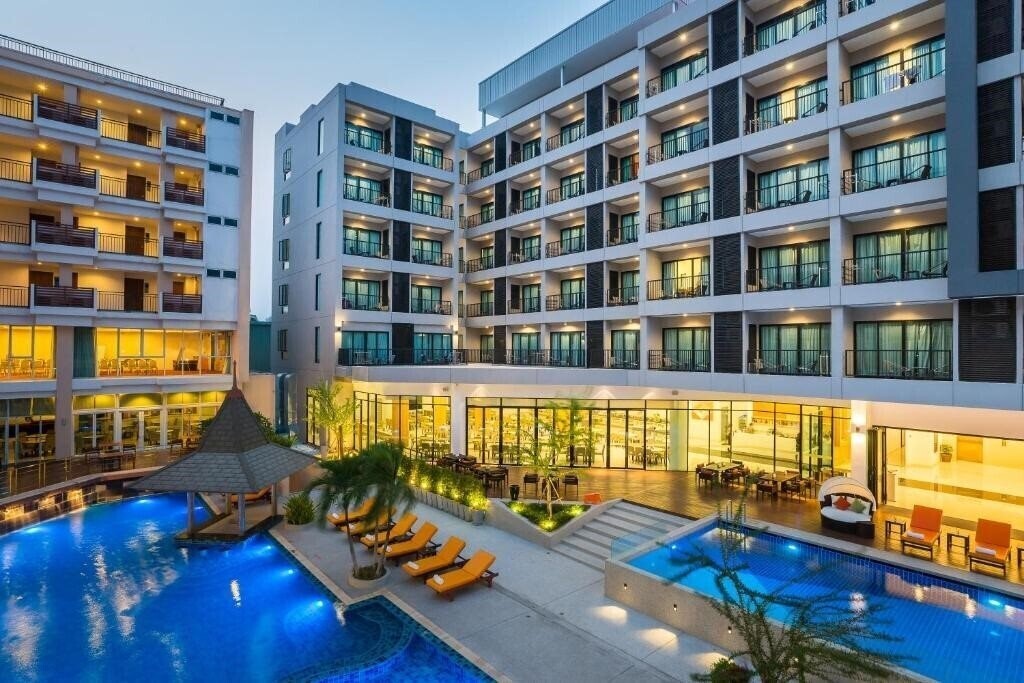 Отель Hotel J Inspired Pattaya 4*