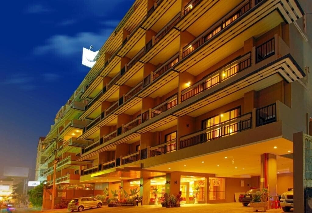 Отель Pattaya Loft 3*
